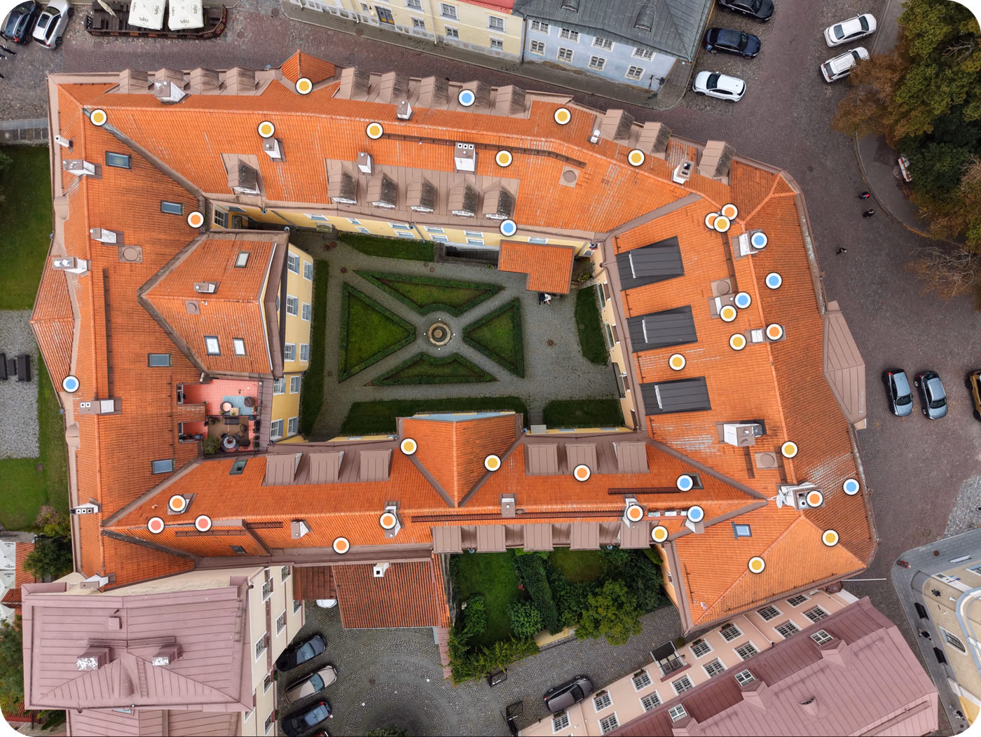 Skyview: an aerial photo of a building’s roof with findings pinned on it, alongside the findings list, a photo viewer, inspection dates and comments